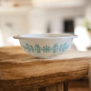 Vintage Pyrex Snowflake Pattern Bowl